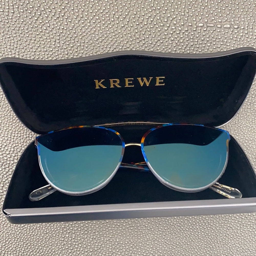 Lee we sunglasses
